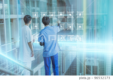 医療の現場のデジタル化/DX　働く医師 96532173