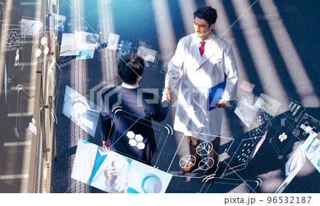 医療の現場のデジタル化/DX 働く医師 医療の現場のデジタル化/DX 働く医師 96532187