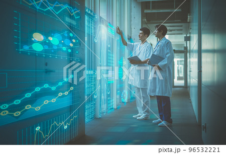 医療の現場のデジタル化/DX　働く医師 96532221