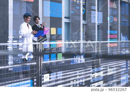 医療の現場のデジタル化/DX　働く医師 96532267