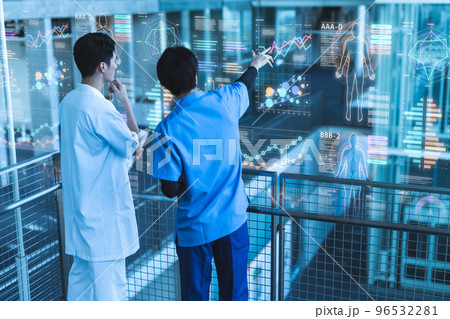 医療の現場のデジタル化/DX　働く医師 96532281