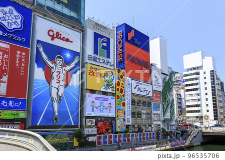 大阪府大阪市中央区　道頓堀の繁華街 96535706