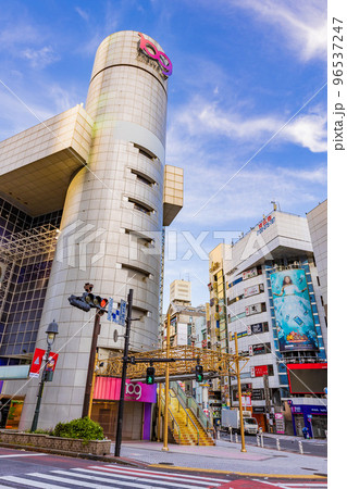 東京　渋谷区　道玄坂の都市風景　SHIBUYA109 96537247