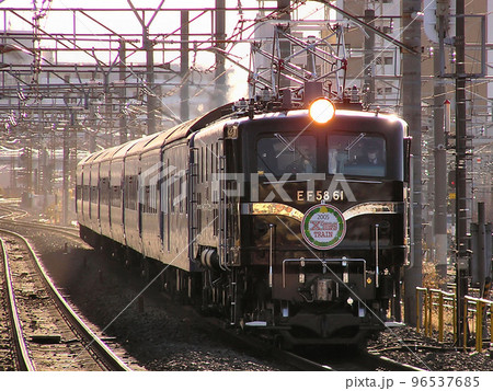 EF58-61号機牽引の団体列車「X'mas Train」 96537685