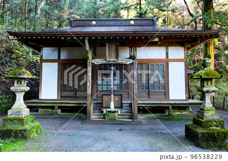 【東吾妻町「箱島不動尊」向拝所】 【東吾妻町「箱島不動尊」向拝所】 96538229