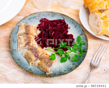 Smoked mackerel served with grated beetroot 96539441