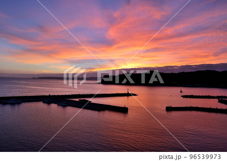 千葉・小湊漁港の夕景・その2 96539973