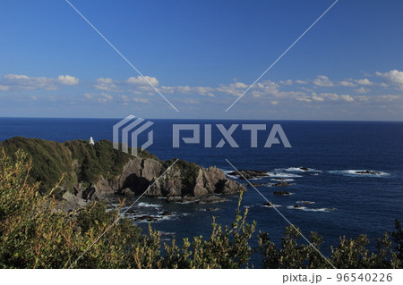 高知県　叶崎灯台と太平洋 96540226