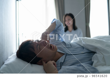 起きたくない夫 96541620
