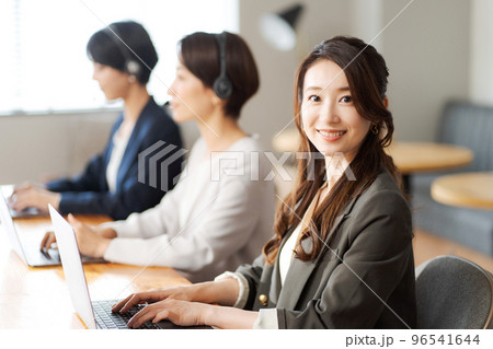 オペレーターの女性たち オペレーターの女性たち 96541644