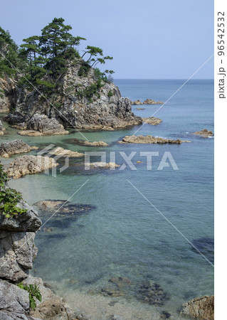 晴れの日の山陰海岸 鳥取県 西脇海岸 96542532
