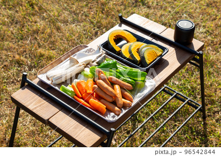 バーベキュー食材 96542844