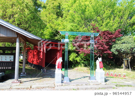 神徳稲荷神社の正面風景 96544957