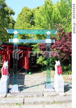神徳稲荷神社の春の風景 96544958