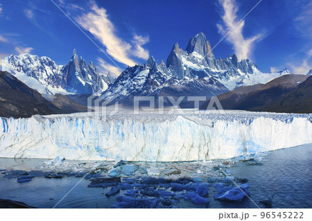 ペリトモレノ氷河とフィッツロイ山合成写真 96545222