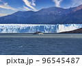 パタゴニア地方のペリトモレノ氷河の景観 96545487