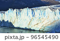 パタゴニア地方のペリトモレノ氷河の景観 96545490