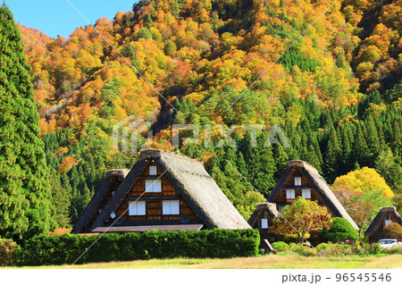 秋の白川郷 紅葉の合掌造り集落 秋の白川郷 紅葉の合掌造り集落 96545546