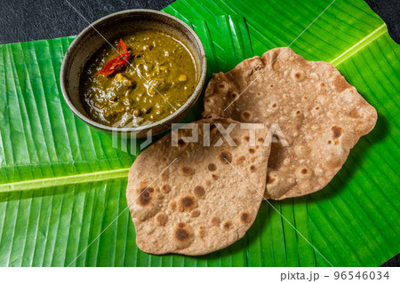 インドカレー　Typical Indian curry set 96546034