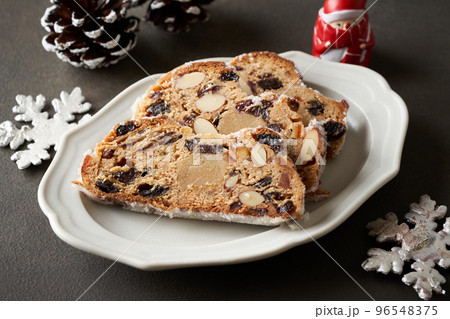 スライスしたシュトーレン スライスしたシュトーレン 96548375