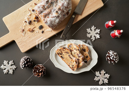 スライスしたシュトーレン スライスしたシュトーレン 96548376