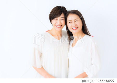 女性　ビューティー　美容　ミドル　シニア　スキンケア 96548655