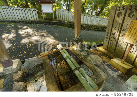 石切剱箭神社上之社の手水舎 96549709