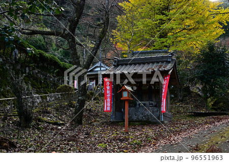 常瀧寺の紅葉 96551963