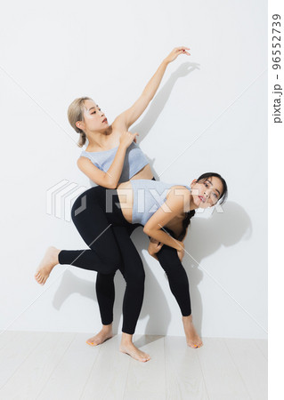 ダンサー 双子の姉妹 ダンサー 双子の姉妹 96552739