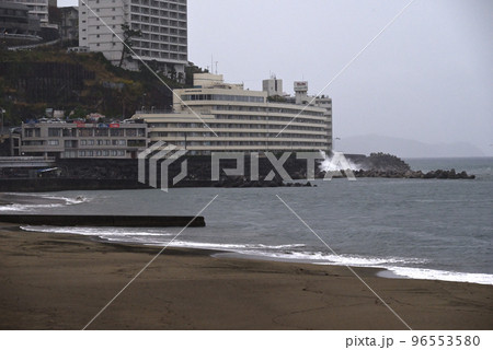 雨の日の浜辺 雨の日の浜辺 96553580