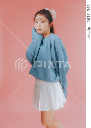 韓国風の若い女性の写真 96554546