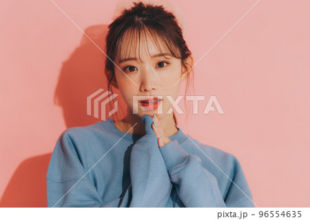 韓国風の若い女性の写真 韓国風の若い女性の写真 96554635