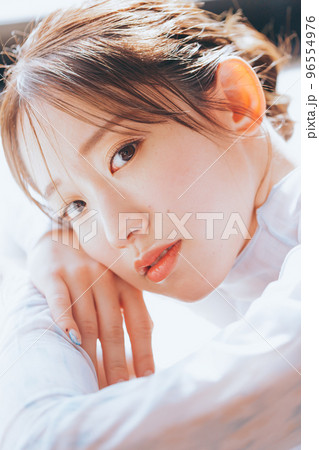 若い女性のナチュラルビューティー 若い女性のナチュラルビューティー 96554976