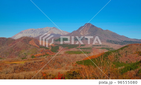 蒜山鬼女台展望休憩所からの晩秋の大山と烏ヶ山1 蒜山鬼女台展望休憩所からの晩秋の大山と烏ヶ山1 96555080
