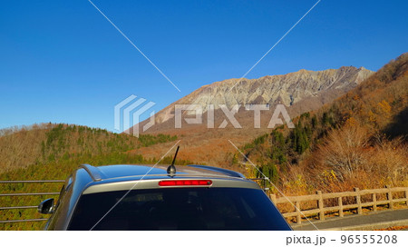 鳥取県鍵掛峠展望台駐車場と大山1 鳥取県鍵掛峠展望台駐車場と大山1 96555208