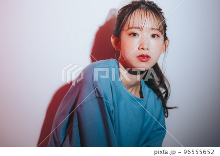 韓国風の若い女性の写真 96555652