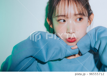 韓国風の若い女性の写真 96555712