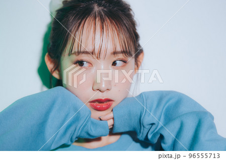 韓国風の若い女性の写真 96555713