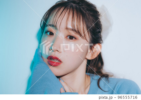 韓国風の若い女性の写真 韓国風の若い女性の写真 96555716