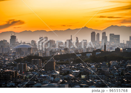 《愛知県》名古屋の夕焼け空　スカイワードあさひ展望室より 96555768