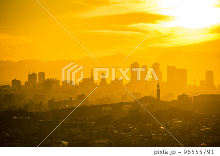 《愛知県》名古屋の夕焼け空　スカイワードあさひ展望室より 96555791