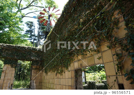 横浜みなとみらい元町 港の見える丘公園 フランス山 旧フランス領事館公邸遺構 横浜みなとみらい元町 港の見える丘公園 フランス山 旧フランス領事館公邸遺構 96556571