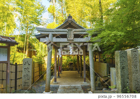 石切劔箭神社上之宮　八代龍王社（大阪府東大阪市） 96556708