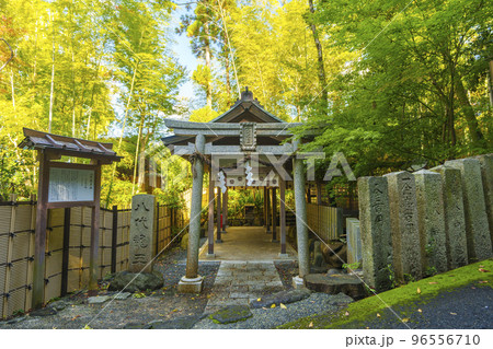 石切劔箭神社上之宮　八代龍王社（大阪府東大阪市） 96556710