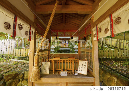 石切劔箭神社上之宮　八代龍王社（大阪府東大阪市） 96556716