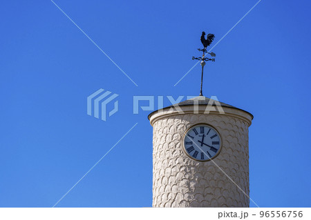 石切参道 青空に映える風見鶏 石切参道 青空に映える風見鶏 96556756