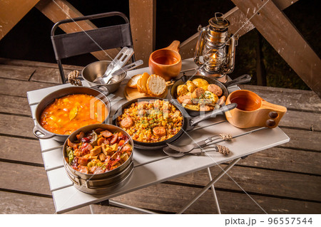 アウトドア料理　Outdoor lunch at the cottage 96557544