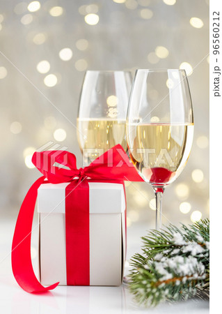 Champagne glasses and gift 96560212