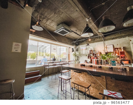 カフェ 96563477