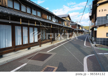 日本六古窯の一つ備前焼の里　伊部のたたずまい4　岡山県備前市 96564132